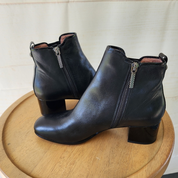 Donald J Pliner Cayto Black Booties Size 8 - Picture 11 of 12